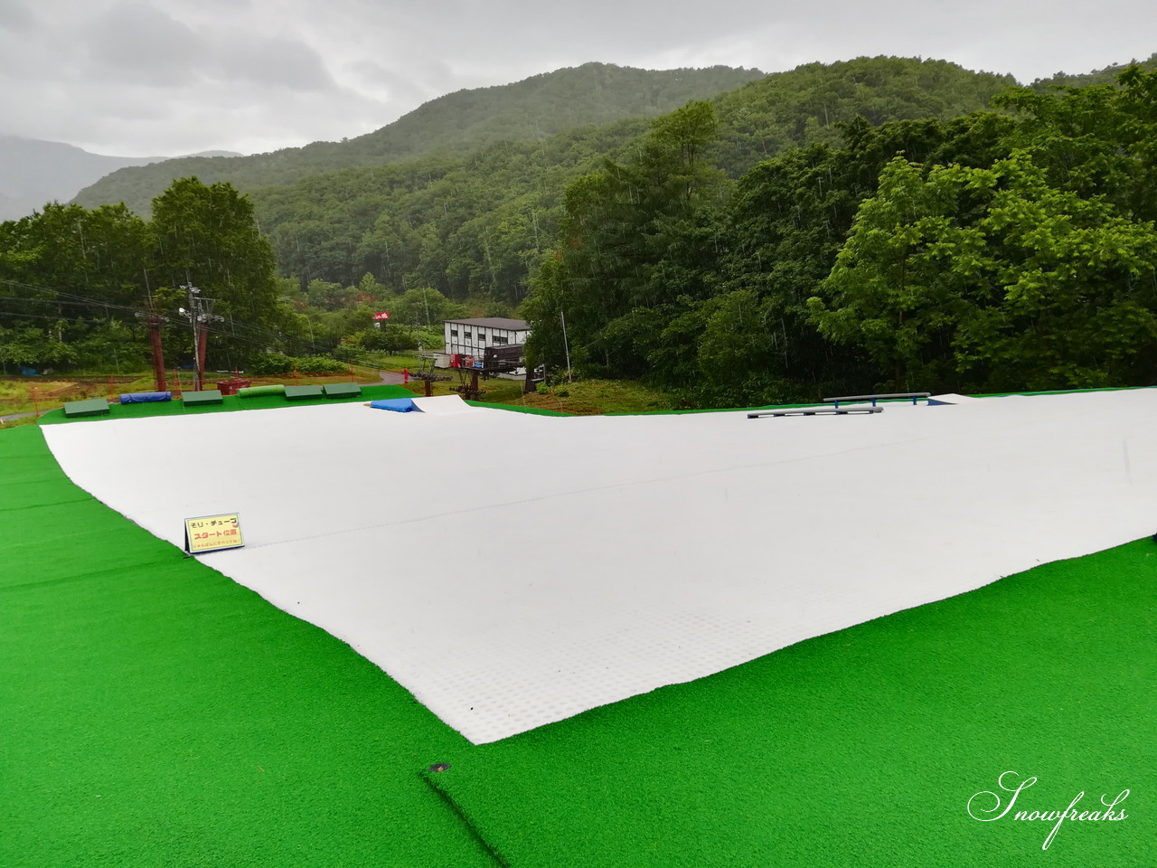 さっぽろばんけいスキー場　北海道に待望のサマーゲレンデが誕生！夏でもスキー＆スノーボードが楽しめるサマーアクティビティパーク『b.SAP』オープン(^^)v